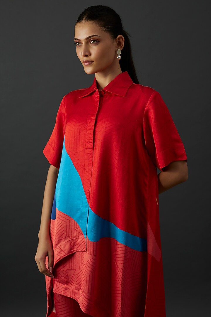 Red Shimmer Silk Satin Abstract Printed Kurta Set by CLOS at Pernia's Pop Up Shop