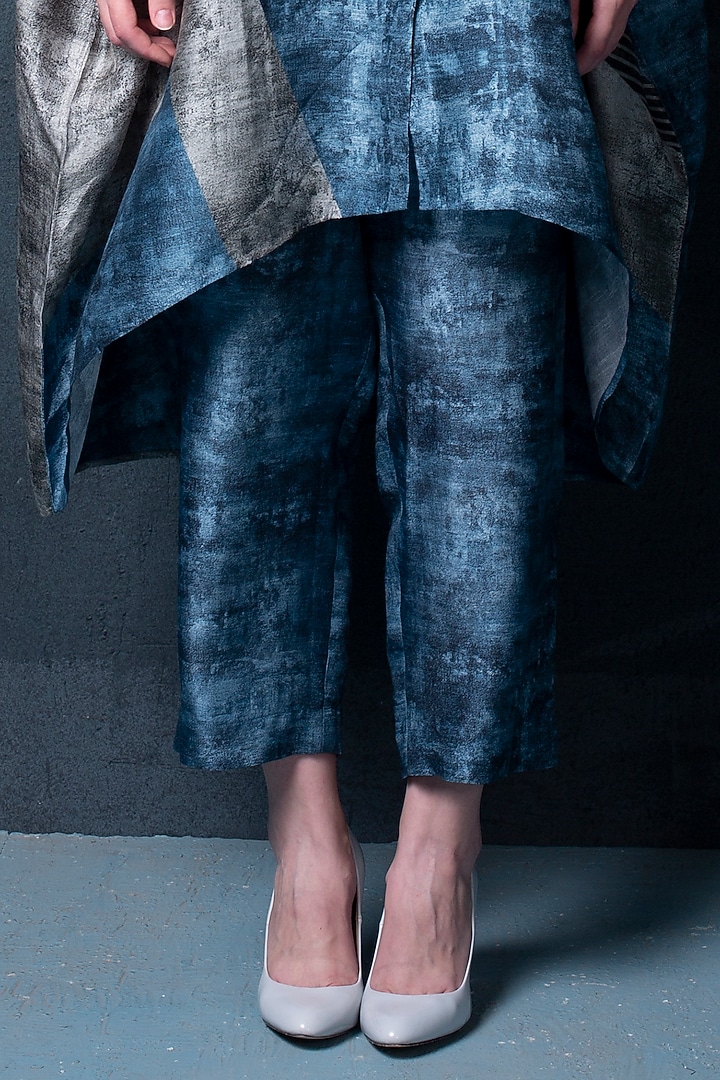Grey Printed Kurta Set by CLOS at Pernia's Pop Up Shop