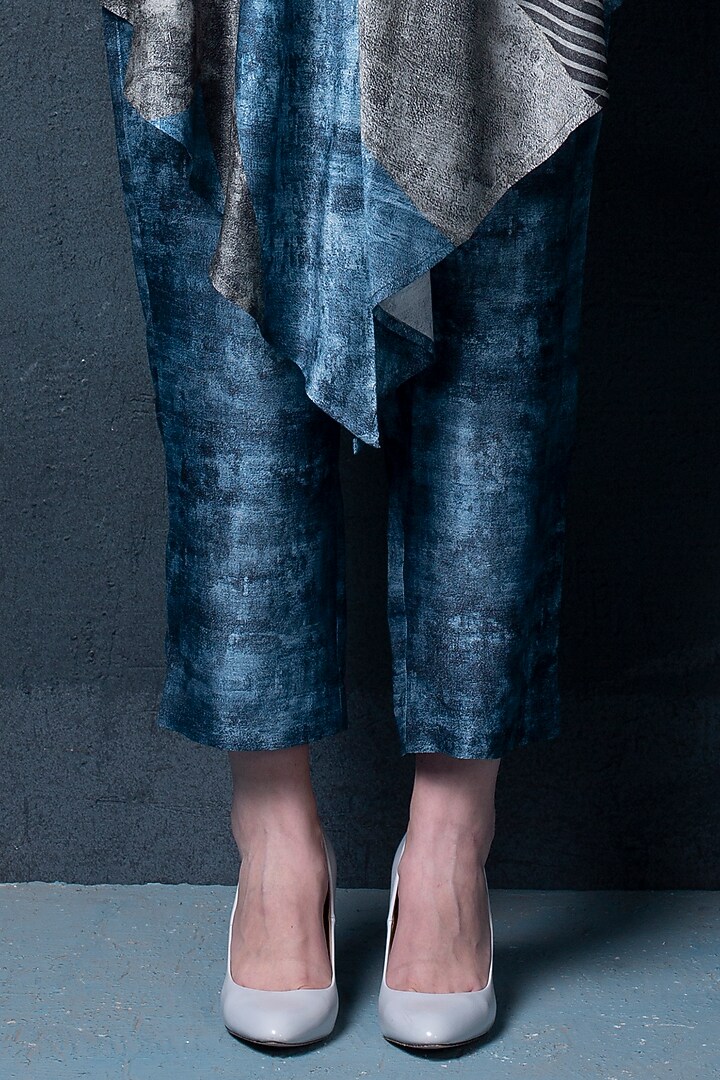 Grey Printed Asymmetric Kurta Set by CLOS at Pernia's Pop Up Shop