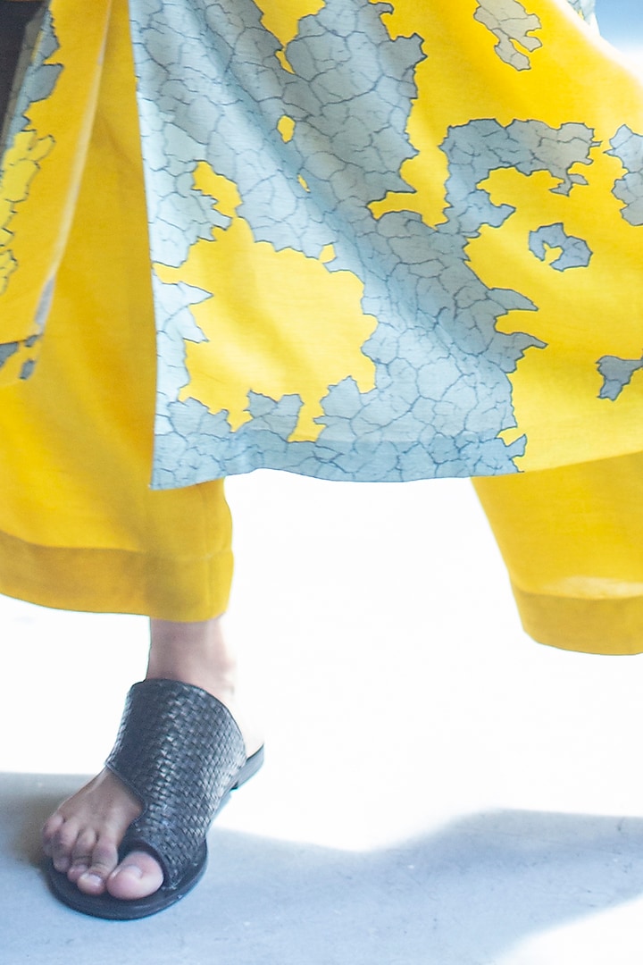 Yellow & Grey Printed Straight Kurta Set by CLOS at Pernia's Pop Up Shop