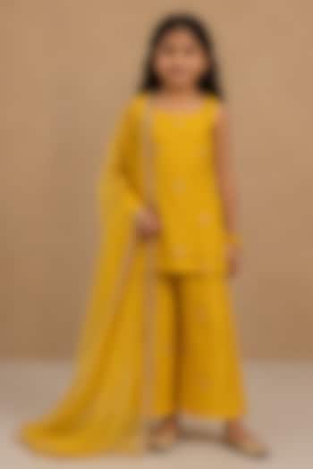Mustard Tissue Chanderi Kurta Set For Girls by Charu Makkar Kids at Pernia's Pop Up Shop