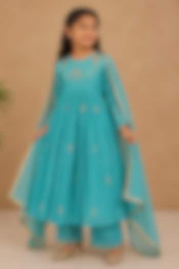 Turquoise Blue Mul Chanderi Kurta Set For Girls by Charu Makkar Kids at Pernia's Pop Up Shop