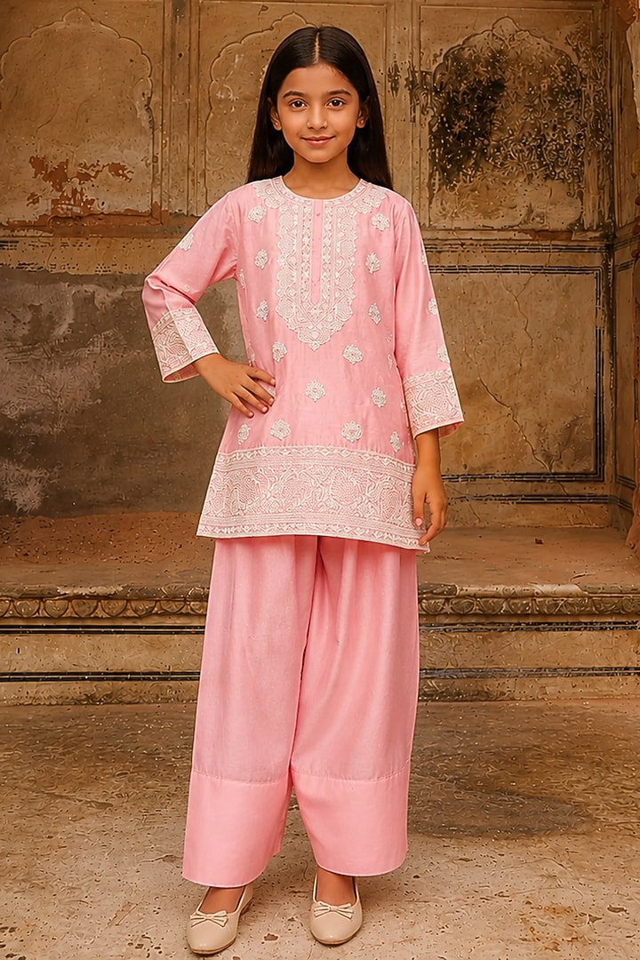 Powder Pink Slub Raw Silk Kurta Set For Girls by Charu Makkar Kids at Pernia's Pop Up Shop