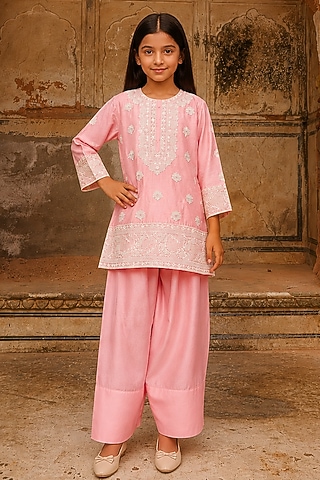 Powder Pink Slub Raw Silk Kurta Set For Girls by Charu Makkar Kids