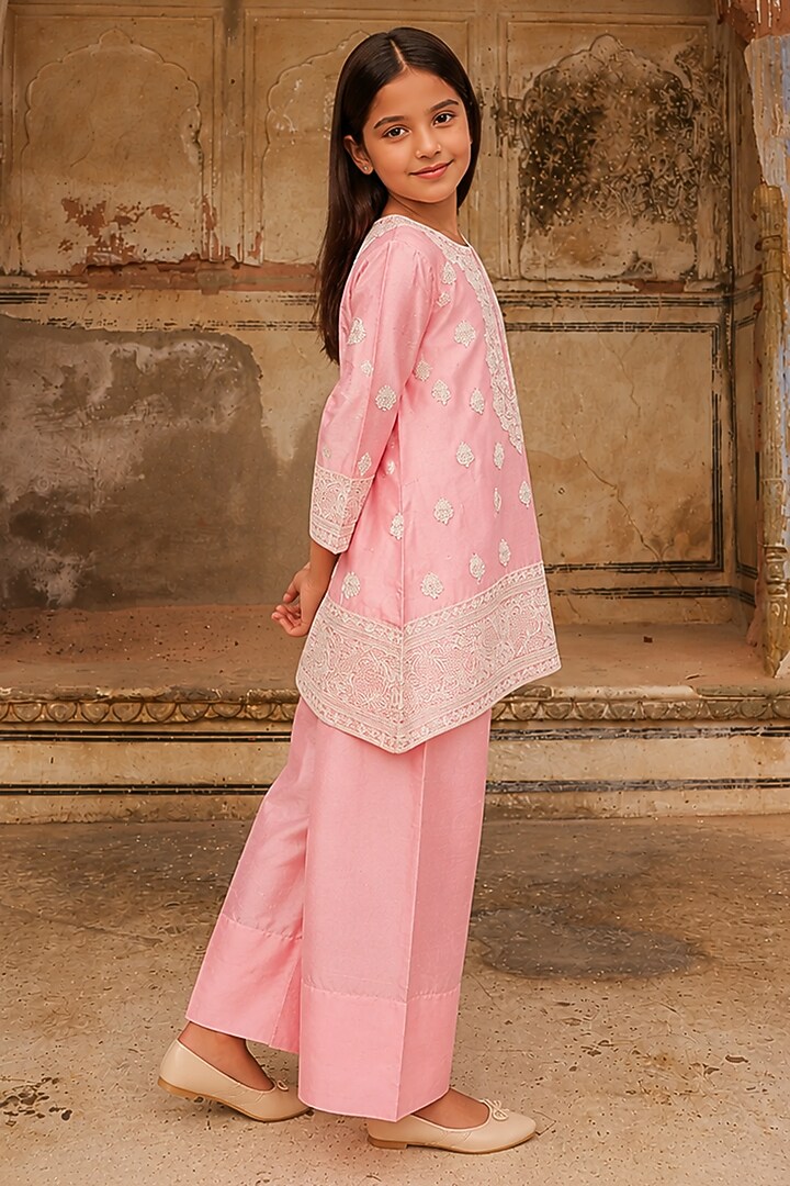 Powder Pink Slub Raw Silk Kurta Set For Girls by Charu Makkar Kids at Pernia's Pop Up Shop