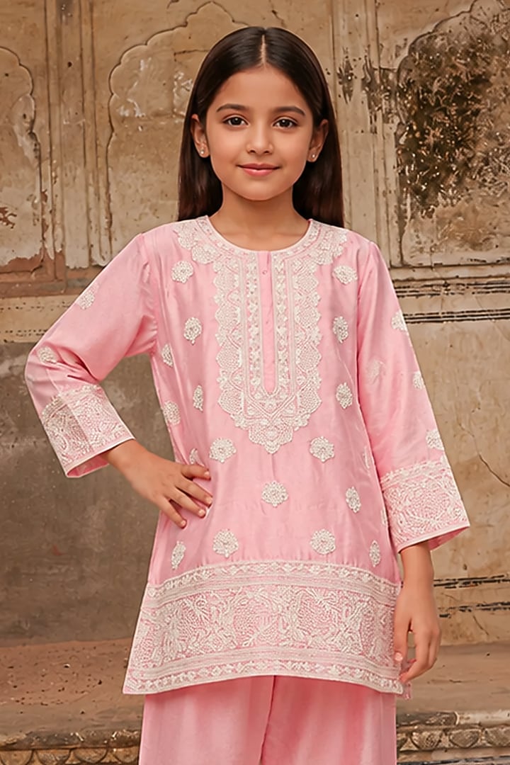 Powder Pink Slub Raw Silk Kurta Set For Girls by Charu Makkar Kids at Pernia's Pop Up Shop