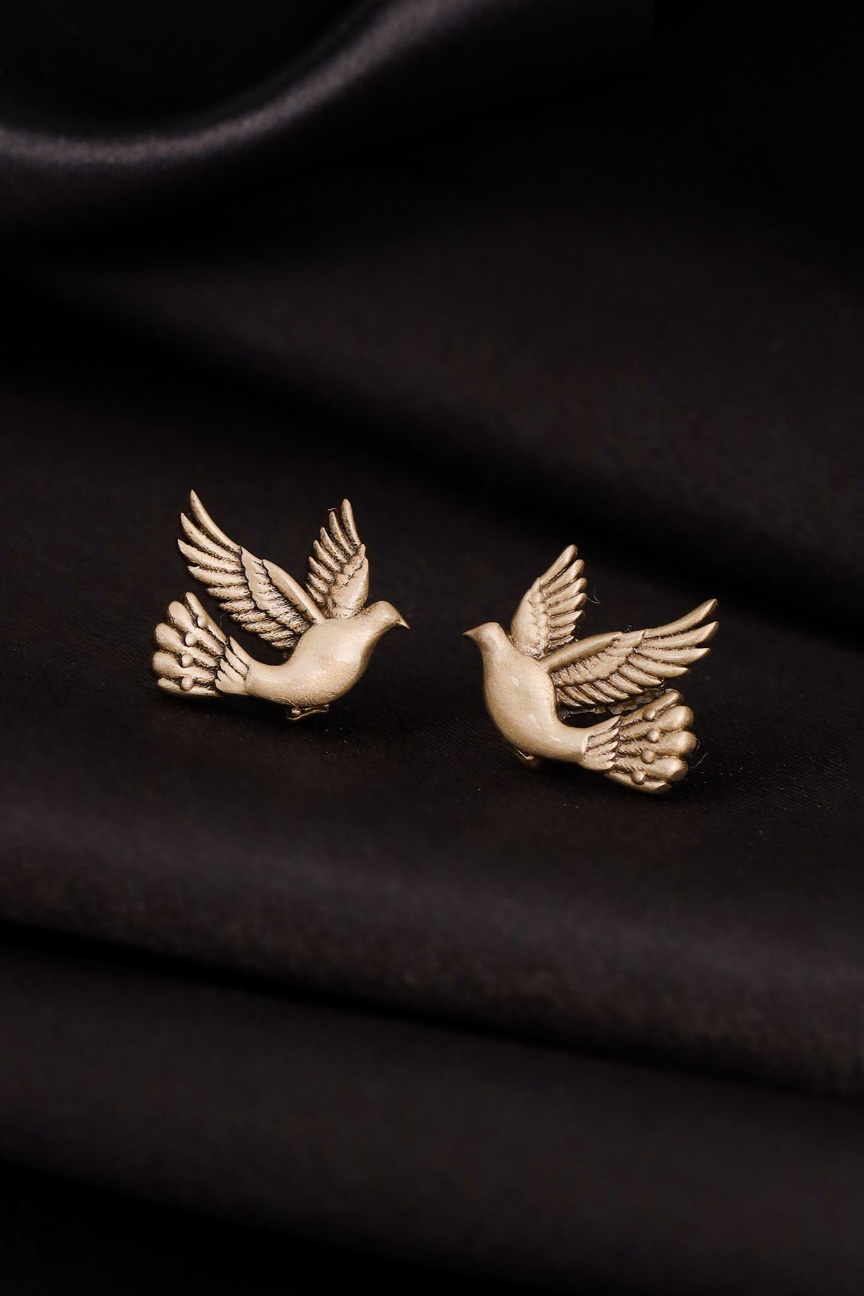 Antique Gold Brass Flying Bird Collar Tips by Cosa Nostraa