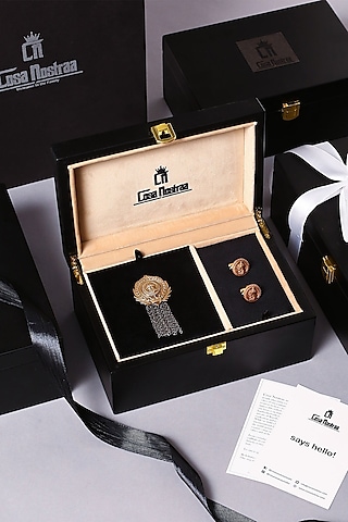 Dual Tone Finish Brooch With Cufflinks by Cosa Nostraa