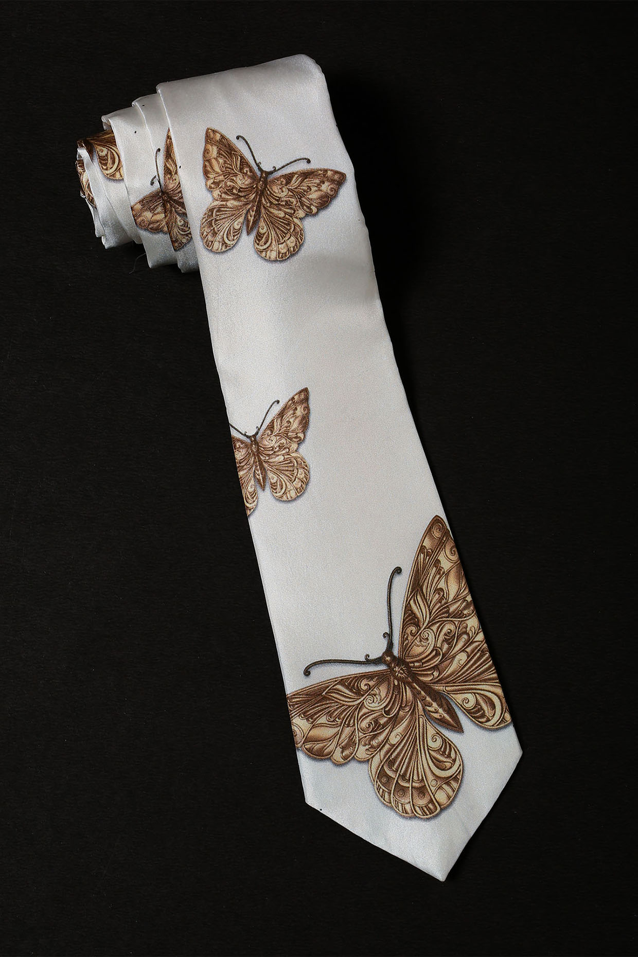 White Tie With Lapel Pin by Cosa Nostraa at Pernia's Pop Up Shop