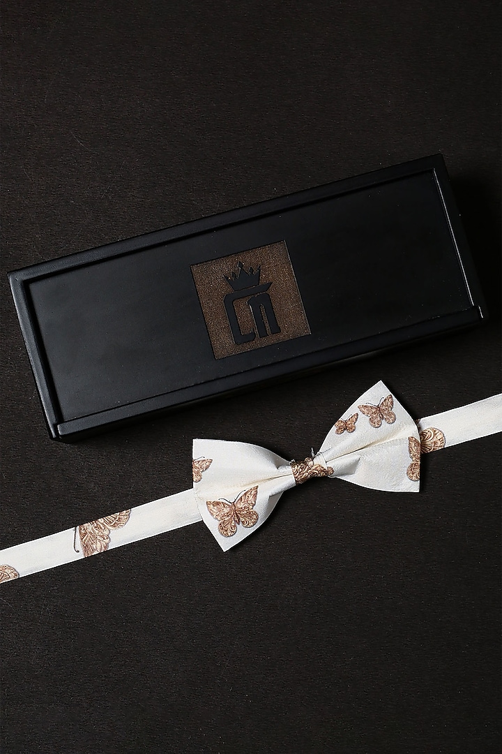 White Silk Bow Tie With Pockets Square by Cosa Nostraa