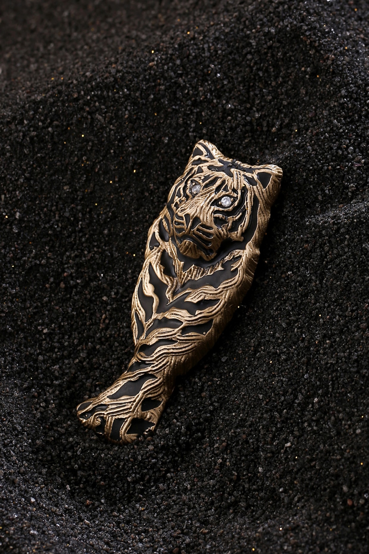 Tiger brooch 2025