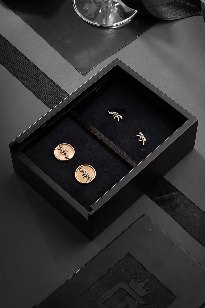 Antique Gold Brass Calm Cheetah Cufflinks With Collar Tips by Cosa Nostraa at Pernia's Pop Up Shop