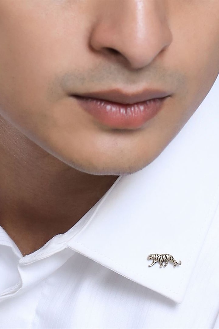 Antique Gold Brass Calm Cheetah Cufflinks With Collar Tips by Cosa Nostraa