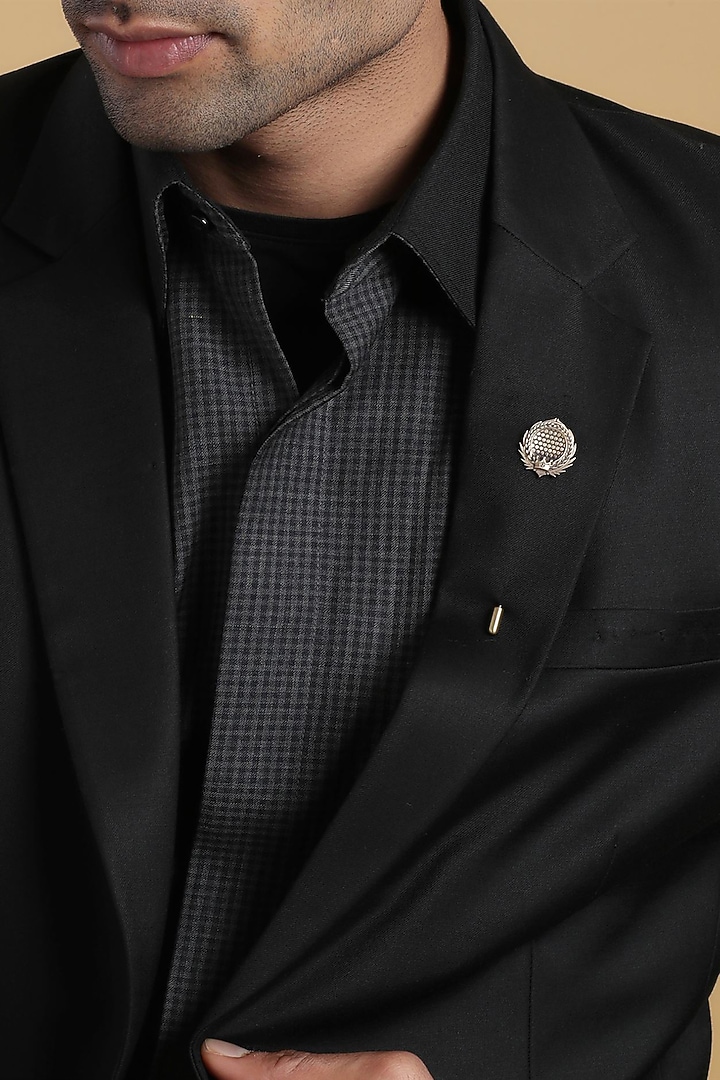 Antique Gold Throne Gift Set by Cosa Nostraa at Pernia's Pop Up Shop