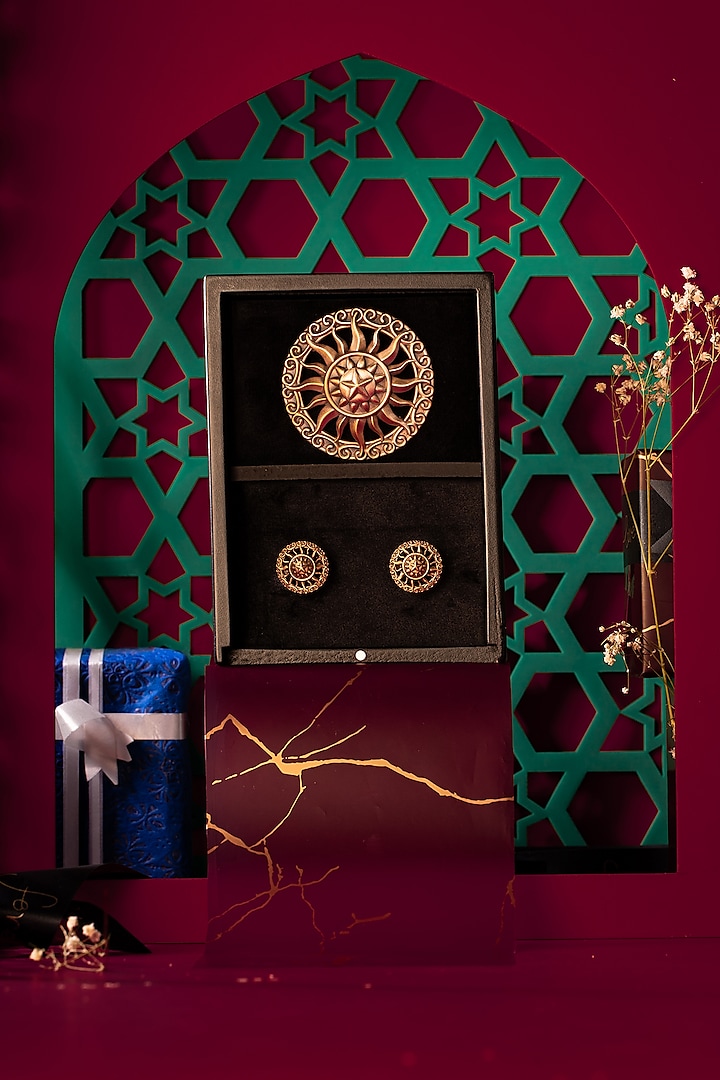 Antique Gold Star Wheel Gift Set by Cosa Nostraa