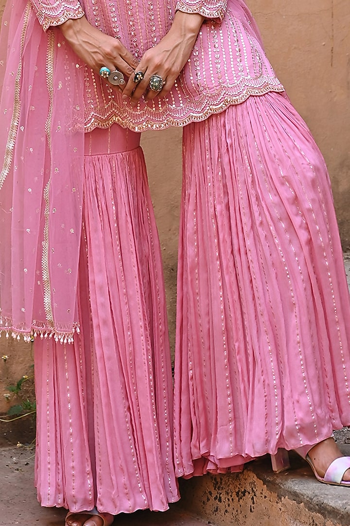 Mauve Pink Crepe Embroidered Kurta Set by Chamee and Palak at Pernia's Pop Up Shop