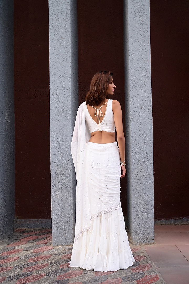 Ivory Georgette Tiered Pre-Stitched Wedding Saree Set by Chamee and Palak at Pernia's Pop Up Shop