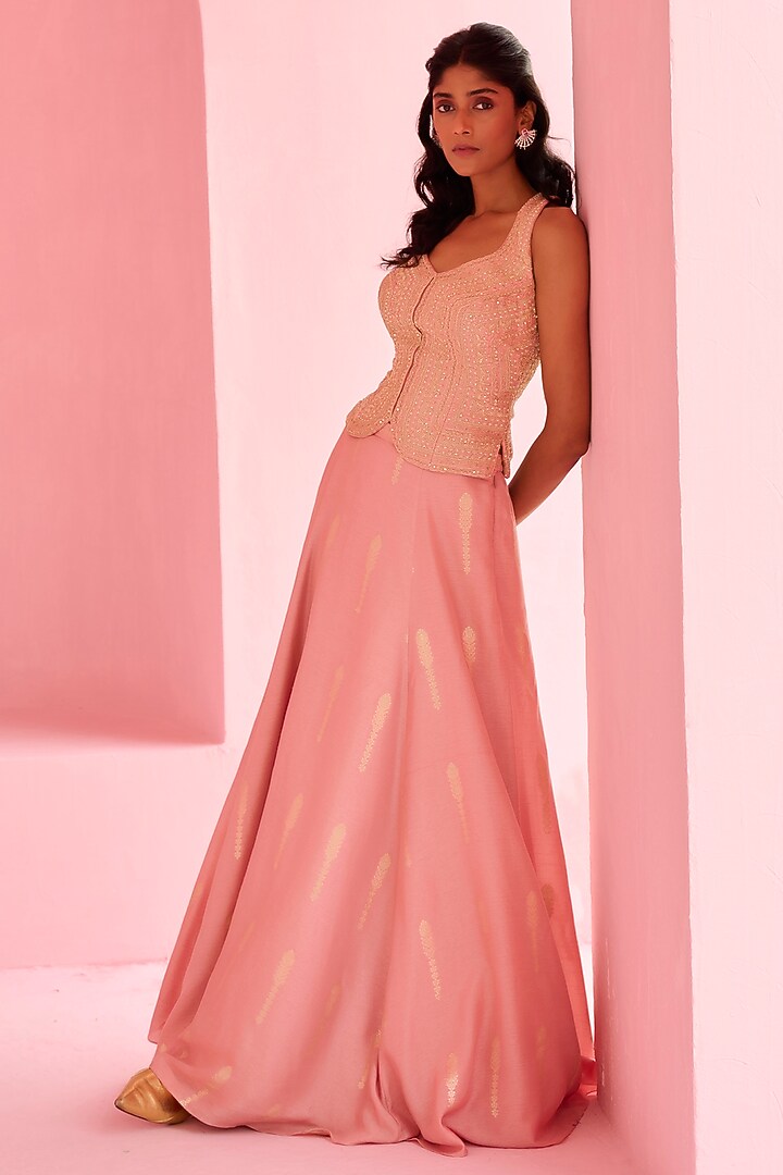 Peach-Pink Jamawar Wedding Lehenga Set by Chamee and Palak at Pernia's Pop Up Shop