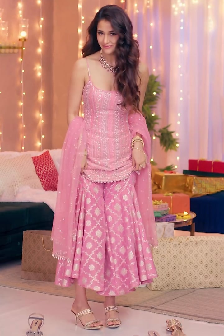 Mauve Pink Crepe Embroidered Kurta Set by Chamee and Palak at Pernia's Pop Up Shop
