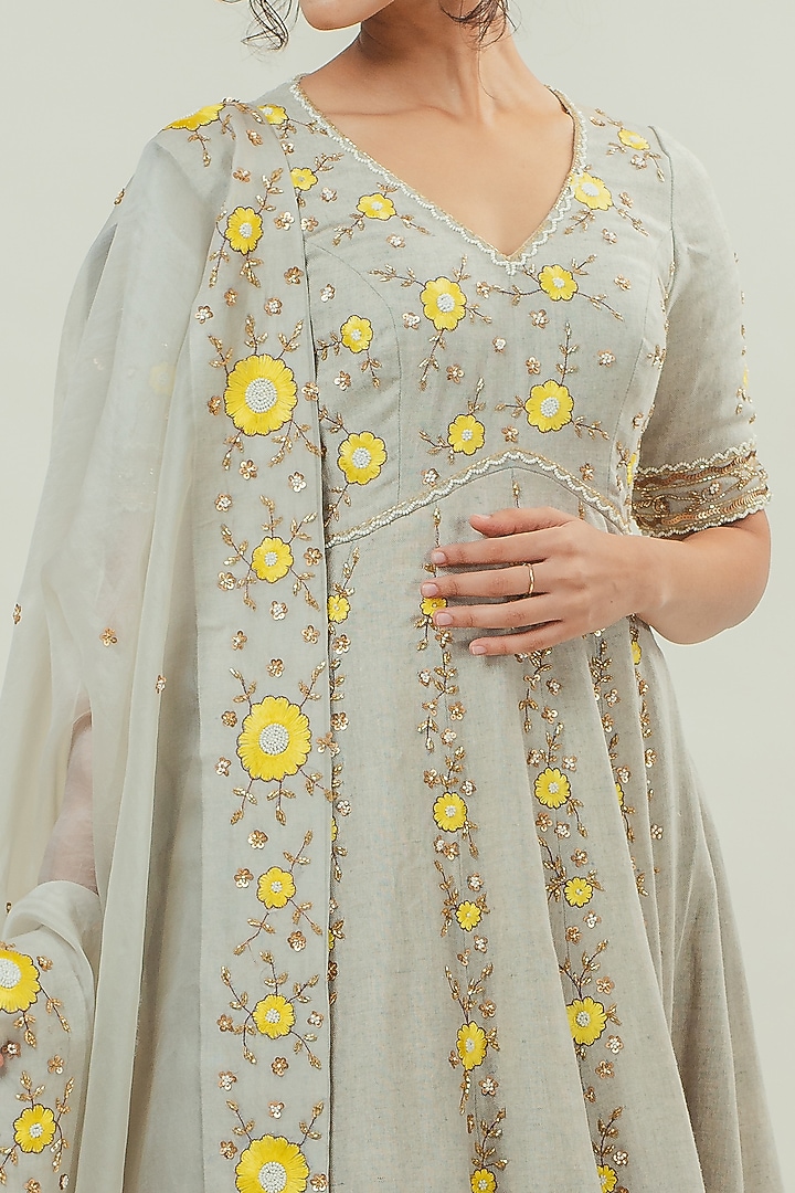 Grey Linen Engagement Gown with Dupatta by Cockpit Crush at Pernia's Pop Up Shop