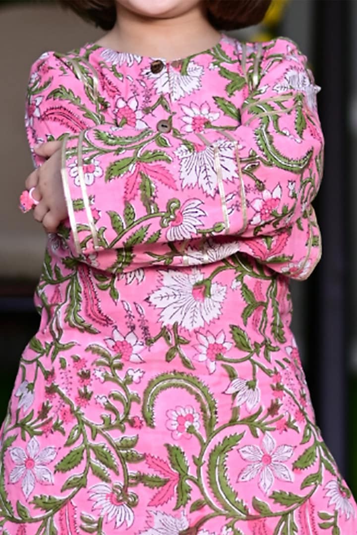 Pink Cotton Floral Embellished Kurta Set For Girls by Cord Of Love at Pernia's Pop Up Shop