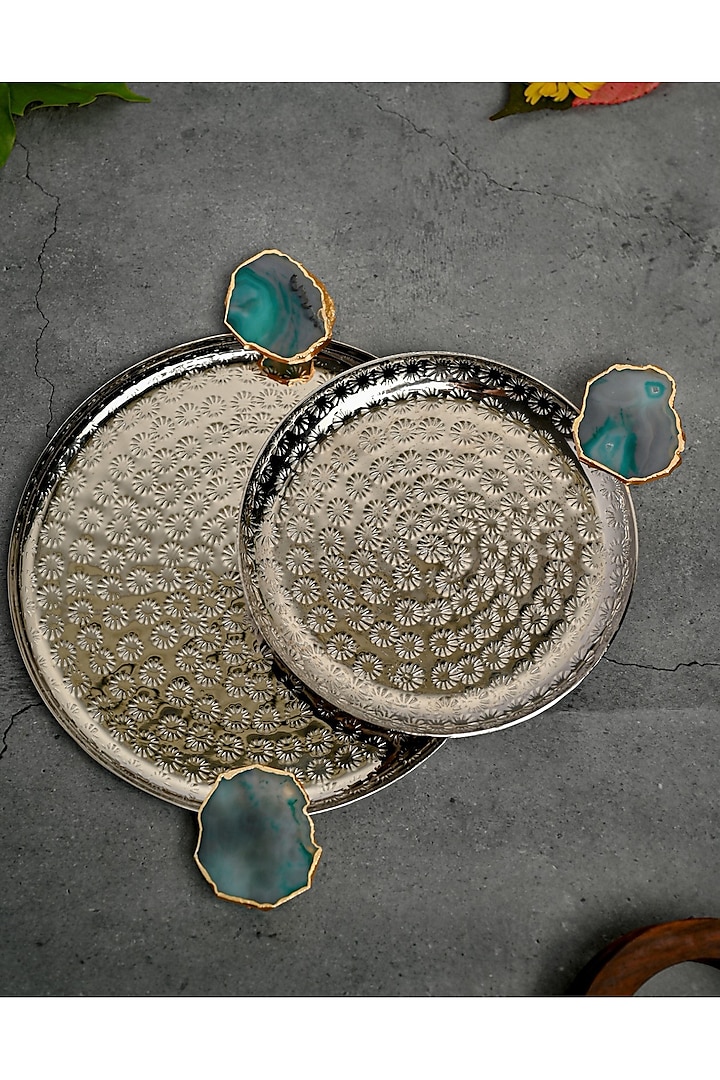 Green Agate Round Aluminum Tray (Set Of 2) by Home Jewels by Cotton Indya