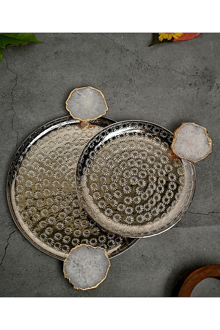 White Agate Round Aluminum Tray (Set Of 2) by Home Jewels by Cotton Indya