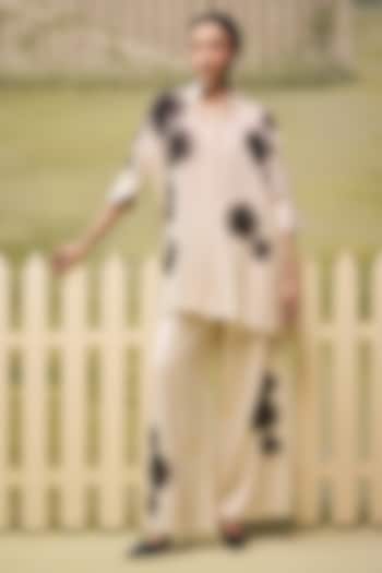 Cream Mul Chanderi Floral Embroidered Co-Ord Set by Couche at Pernia's Pop Up Shop