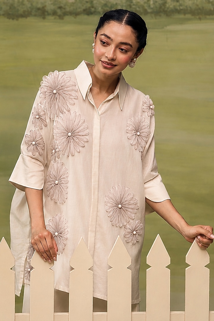 Cream & Dull Mauve Mulmul Chanderi Applique Embroidered Co-Ord Set by Couche at Pernia's Pop Up Shop