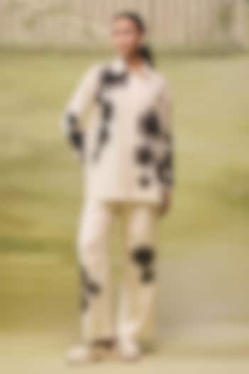 Cream & Black Mulmul Chanderi Floral Applique Co-Ord Set by Couche at Pernia's Pop Up Shop