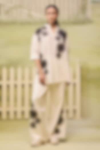 Cream & Black Mulmul Chanderi Floral Embroidered Co-Ord Set by Couche at Pernia's Pop Up Shop