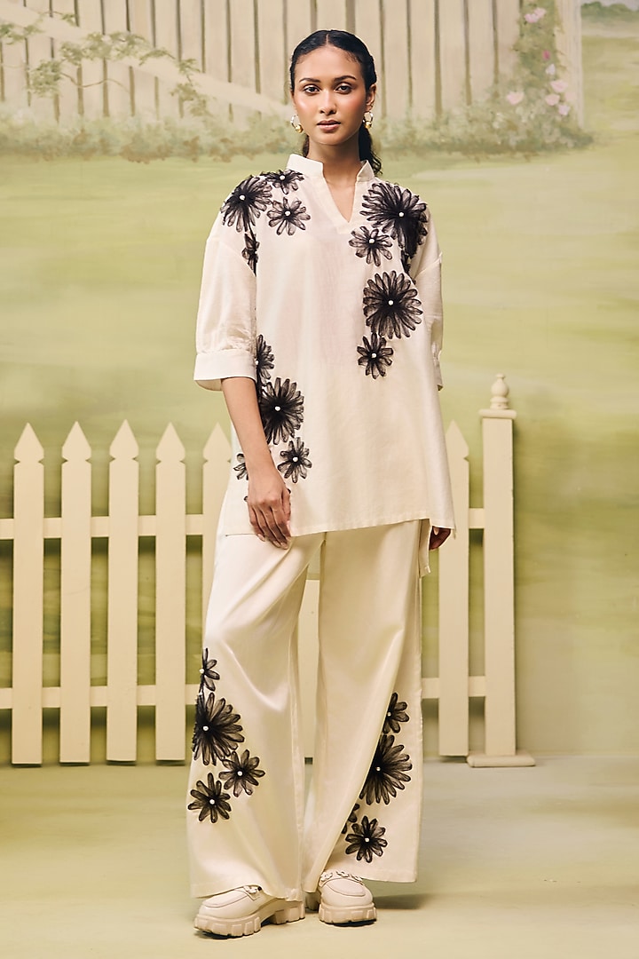Cream & Black Mulmul Chanderi Floral Embroidered Co-Ord Set by Couche at Pernia's Pop Up Shop