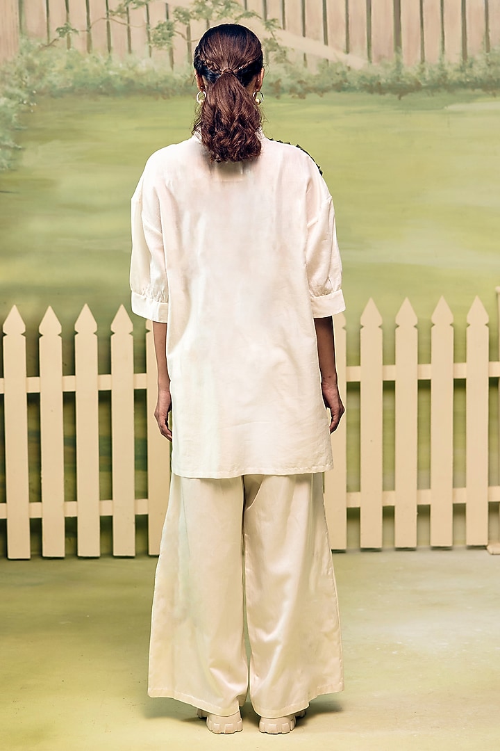 Cream & Black Mulmul Chanderi Floral Embroidered Co-Ord Set by Couche at Pernia's Pop Up Shop