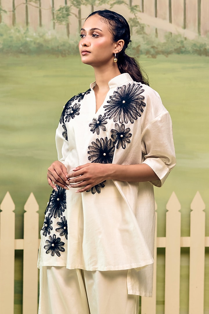 Cream & Black Mulmul Chanderi Floral Embroidered Co-Ord Set by Couche at Pernia's Pop Up Shop