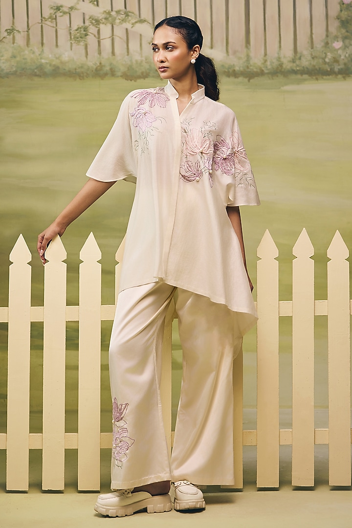 Cream Mulmul Chanderi Lilac Floral Embroidered Co-ord Set by Couche at Pernia's Pop Up Shop