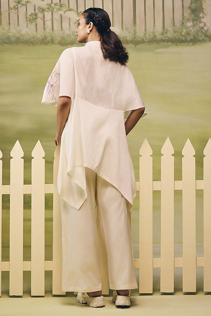 Cream Mulmul Chanderi Lilac Floral Embroidered Co-ord Set by Couche at Pernia's Pop Up Shop