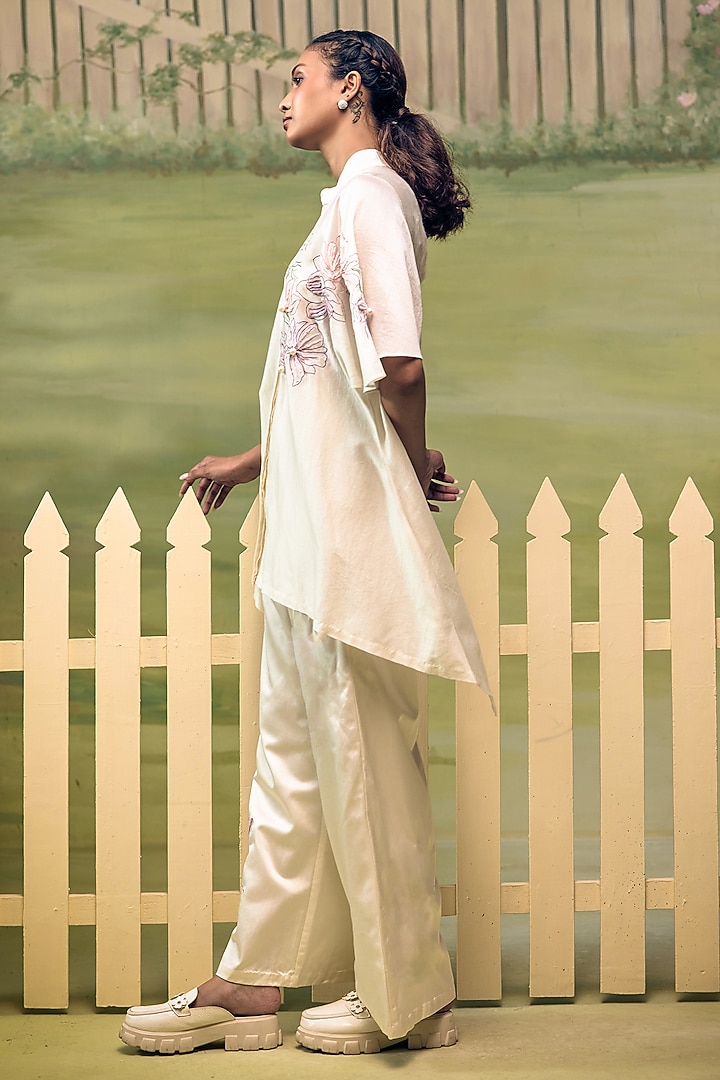 Cream Mulmul Chanderi Lilac Floral Embroidered Co-ord Set by Couche at Pernia's Pop Up Shop