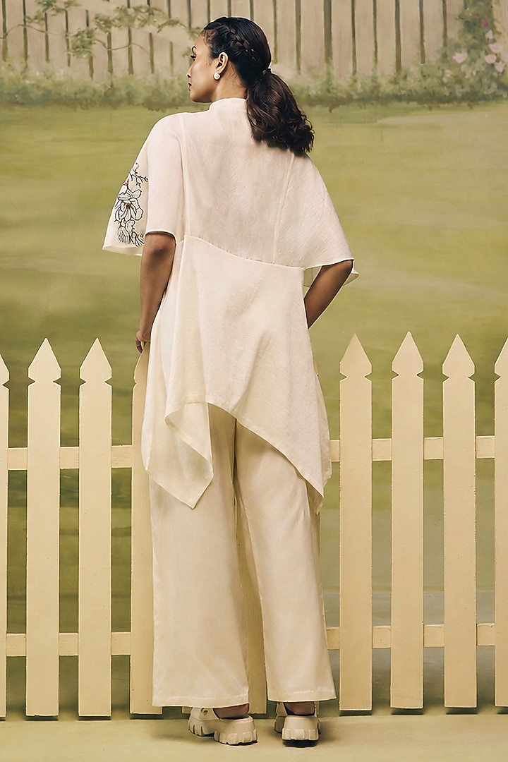 Cream & Black Mulmul Chanderi Floral Embroidered Co-ord Set by Couche at Pernia's Pop Up Shop