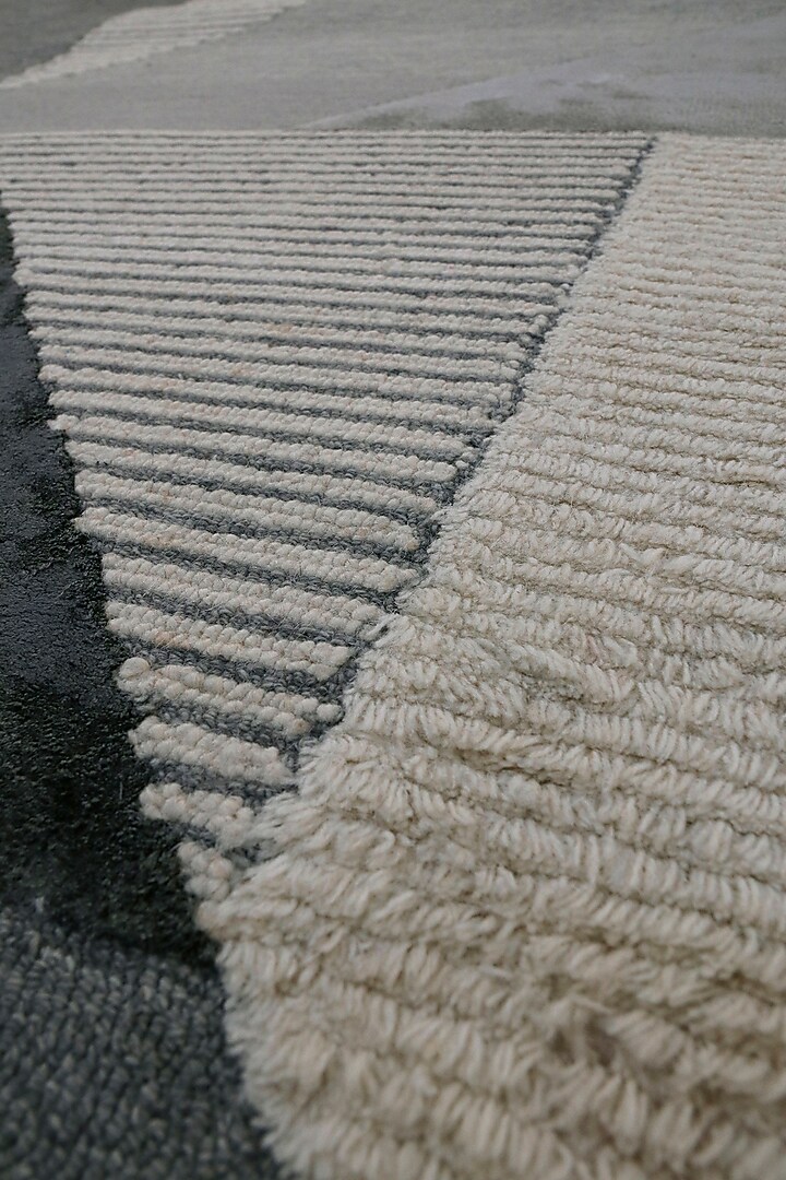 Ivory Hand-Tufted Rug In Wool & Viscose by The blue knot at Pernia's Pop Up Shop