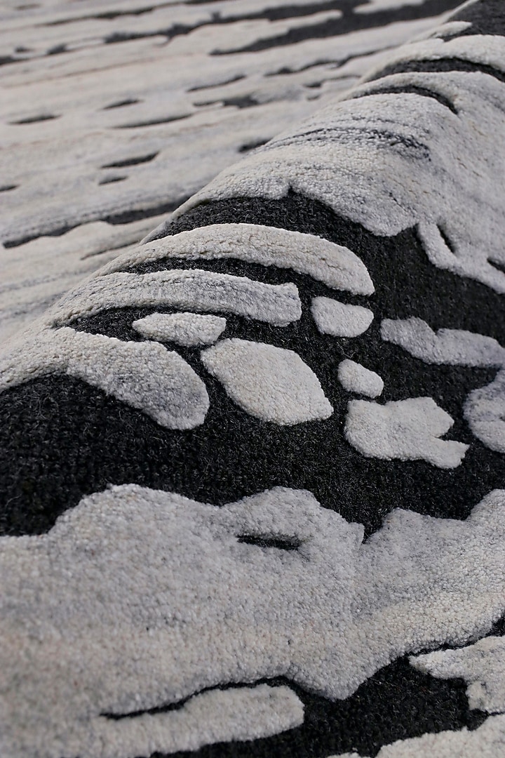 Silver & Charcoal Hand-Tufted Rug by The blue knot at Pernia's Pop Up Shop