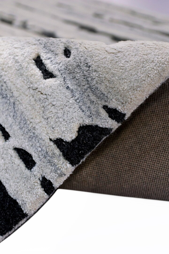 Silver & Charcoal Hand-Tufted Rug by The blue knot at Pernia's Pop Up Shop