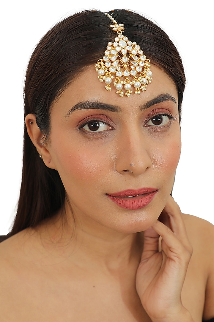 Gold Finish Maang Tikka With Pearls by Riana Jewellery