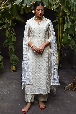 Off-White Mirror Embroidered Kurta Set by Karaj Jaipur