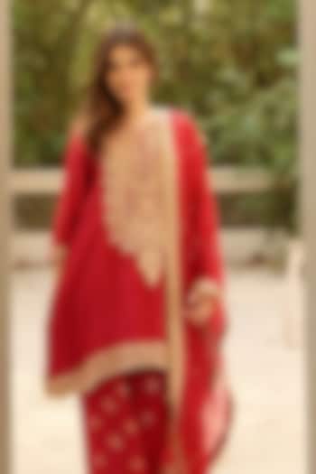 Red Tussar Motif Embroidered Asymmetrical Kurta Set by GOPI VAID at Pernia's Pop Up Shop
