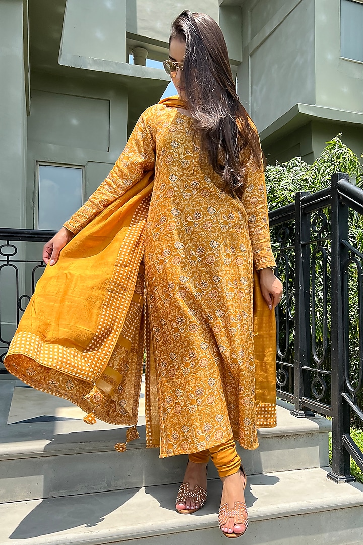 Mustard Printed Kurta Set by Shrutkirti at Pernia's Pop Up Shop