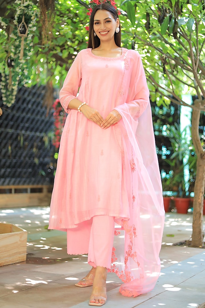 Light Pink Cotton Chanderi Embroidered Kurta Set by Charu Makkar at Pernia's Pop Up Shop