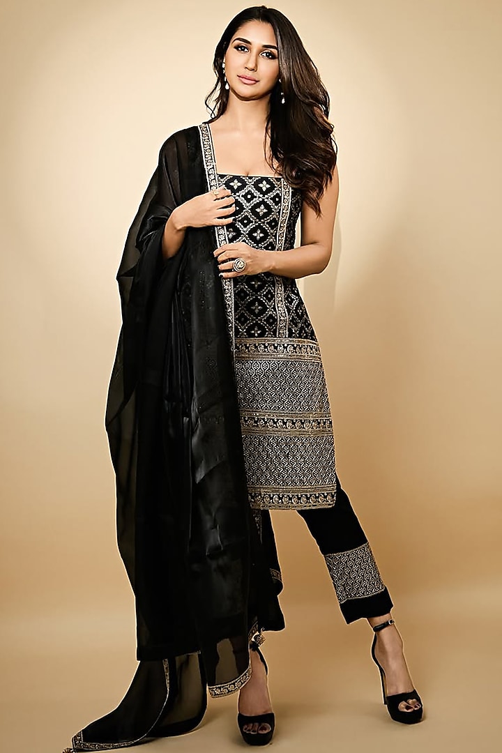 Black Bengaluru Silk Embroidered Kurta Set by Monk & Mei at Pernia's Pop Up Shop
