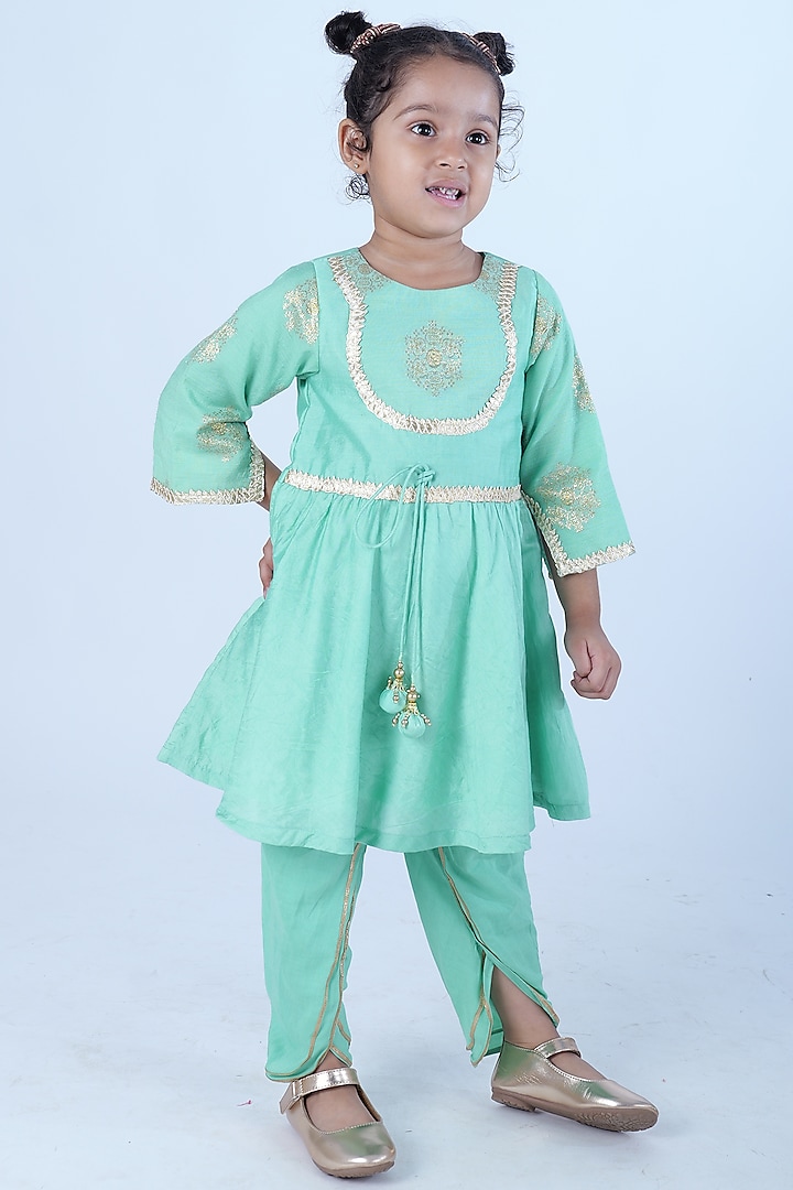 Green Zari Chanderi Embellished Kurta Set For Girls by Pankhuri by Priyanka - Kids at Pernia's Pop Up Shop