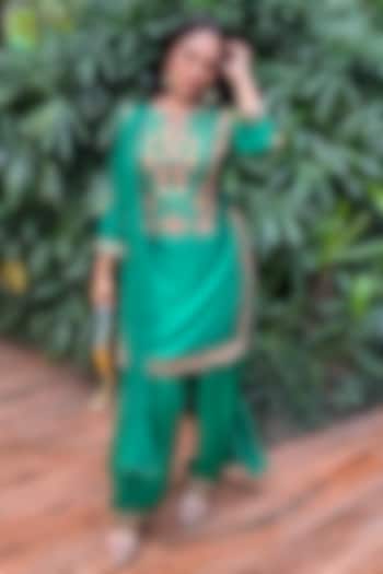 Green Vegan Slub Silk Resham Embroidered Kurta Set by SHRADDHA RAMBHIA at Pernia's Pop Up Shop