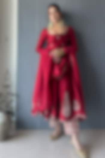 Rustic Red Chanderi & Organza Thread Embroidered Kurta Set by Kisakshi Jaipur at Pernia's Pop Up Shop
